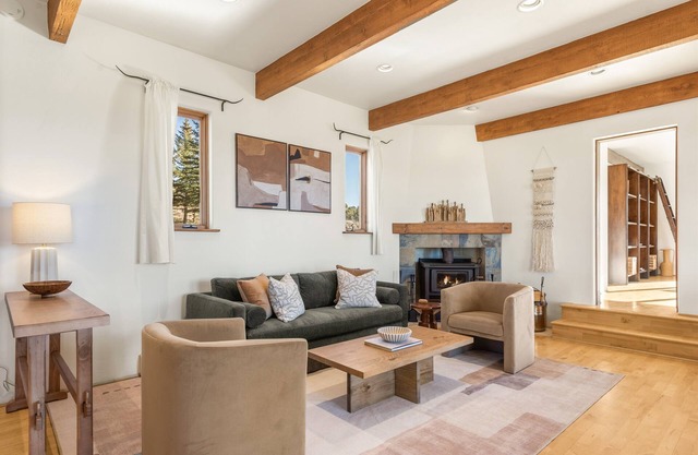 La Casita | Sleeps 6, Fireplace, Mtn Views