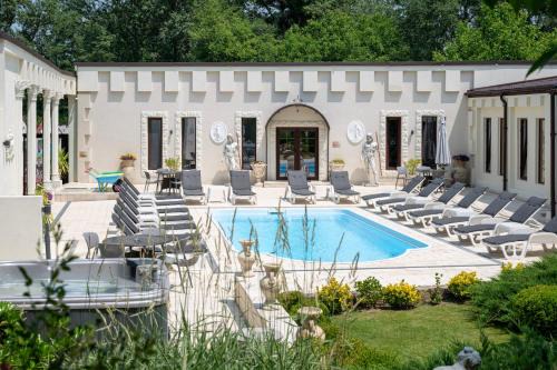La Conac Resort