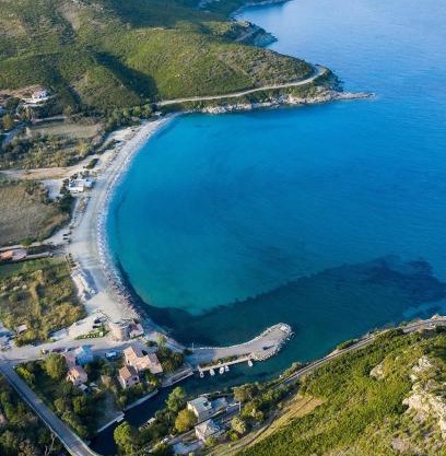 La corse entre plage et rivière