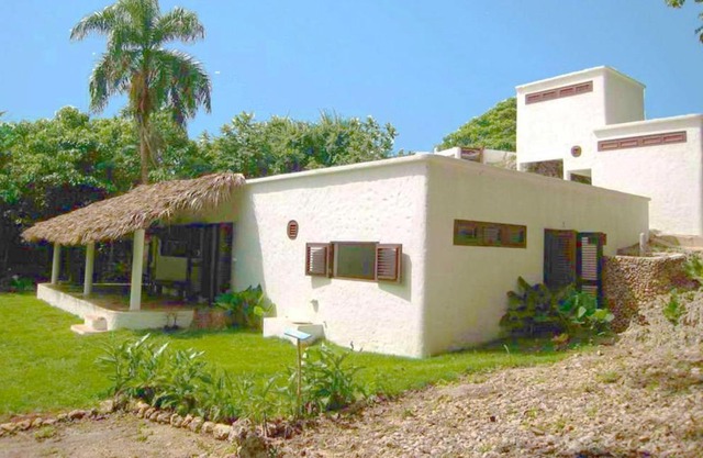 La Cueva Eco-Lodge