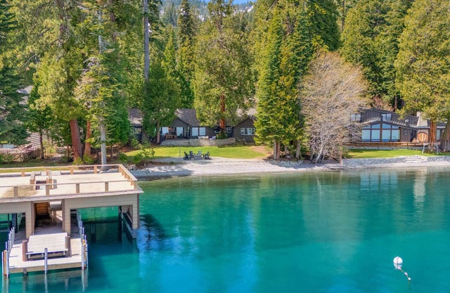 La Dolce Vita – Lakefront, Buoy, Pool Table & Boathouse Deck