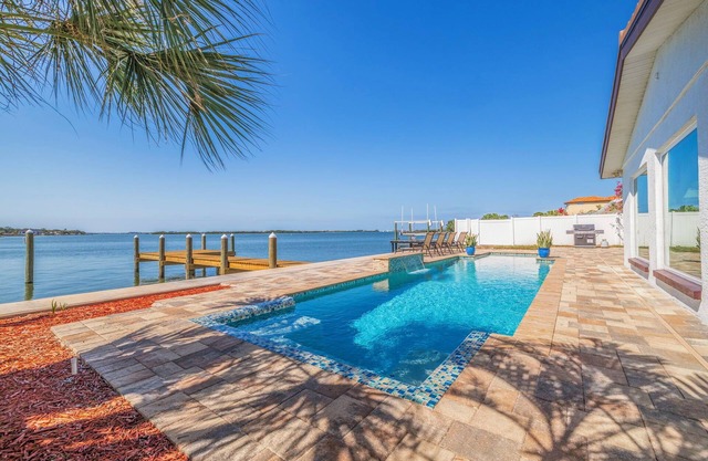 La Dolce Vita Private Waterfront 3 Bedroom Pool Home