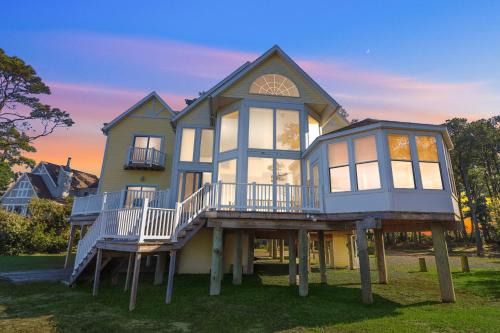 La Dolce Vita - Waterfront with boat dock!