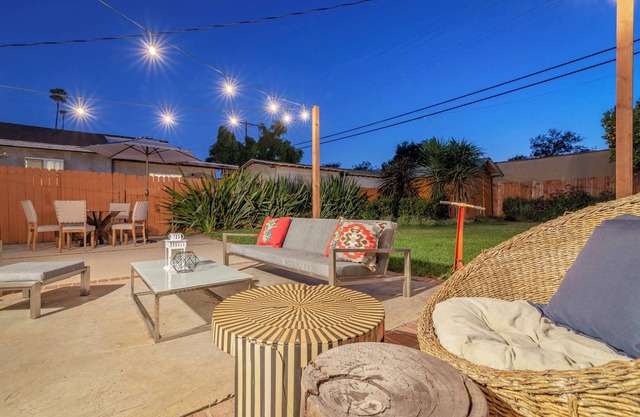 LA Home w/ Amazing Backyard Close to USC/Downtown