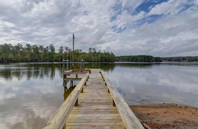 La La Lakehouse Sleeps 6
