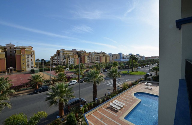 LA MARINA 4 20 - Deux Chambres Appartement, Couchages 5