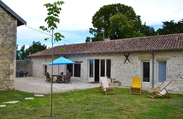 La Motte, jolie cottage dans la verdure et piscine pour 6 personnes