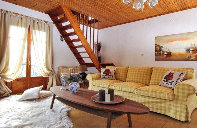 La Nonna Efrosini...Traditional maisonette