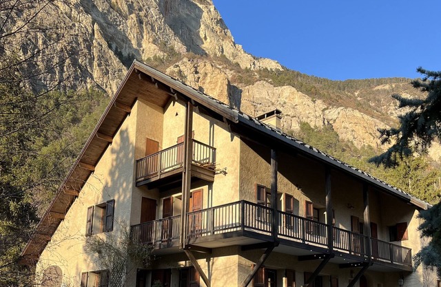 Grande Maison tout confort dans un écrin de verdure (15p / 280m2 / 4 ch / 4 Sdb)
