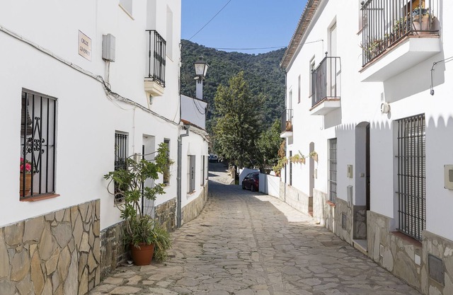 LA PARRA - Charming village house surrounded by nature.