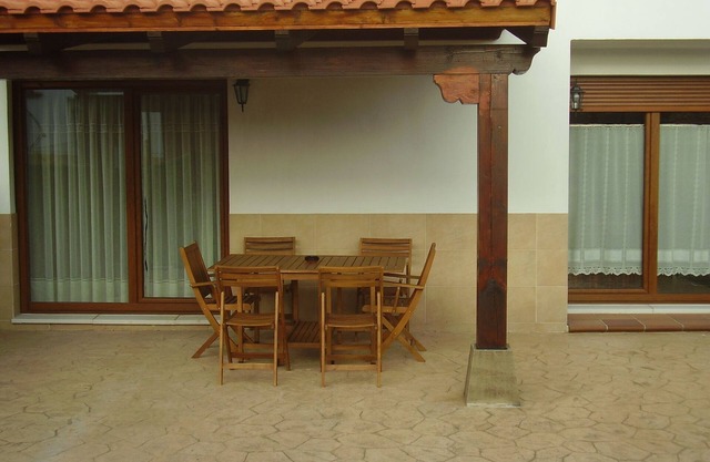 La pergola Maison avec jardin Barbecue et Porche