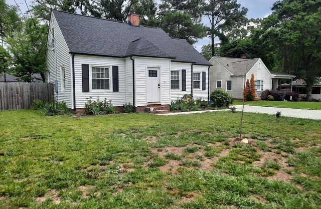 La Provencale - cape cod with a fireplace & a fenced backyard in ♡ Fuquay-Varina