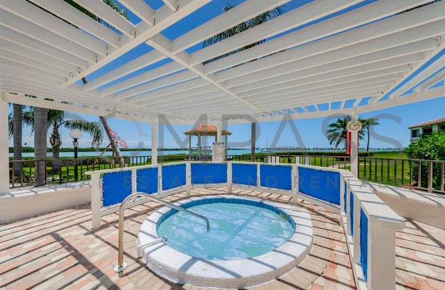 La Puerta Bright and Sunny Golf Course Villa