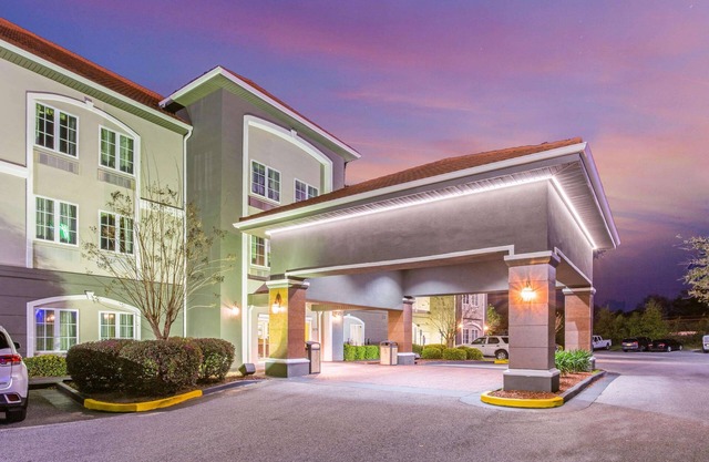 La Quinta Inn & Suites by Wyndham Mobile - Tillman's Corner