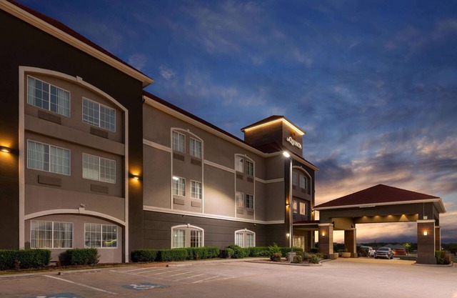 La Quinta Inn & Suites by Wyndham Bridgeport