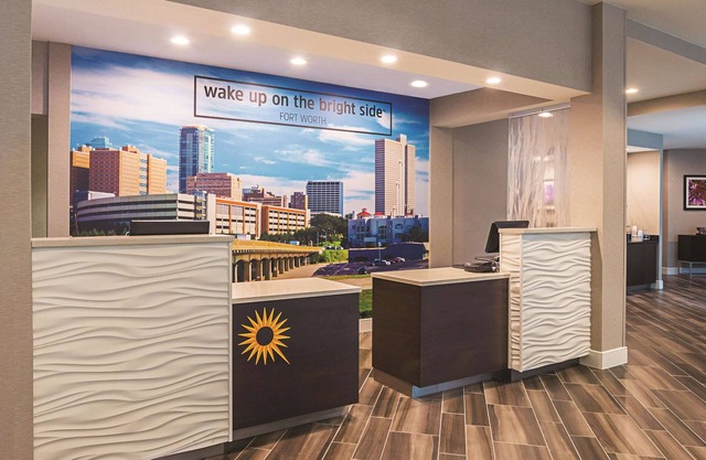La Quinta Inn & Suites by Wyndham Fort Worth City View