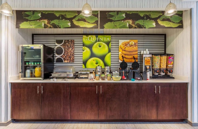 La Quinta Inn & Suites by Wyndham Rockford