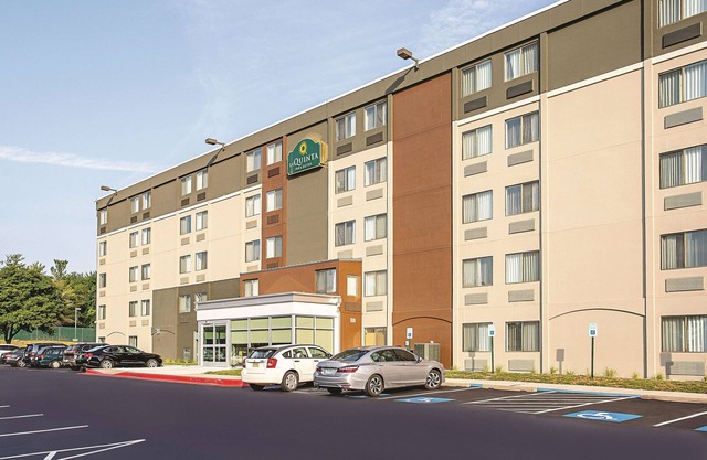 La Quinta Inn & Suites by Wyndham Baltimore N / White Marsh