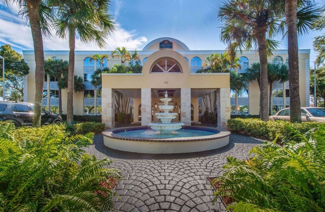 La Quinta Inn & Suites by Wyndham Deerfield Beach I-95