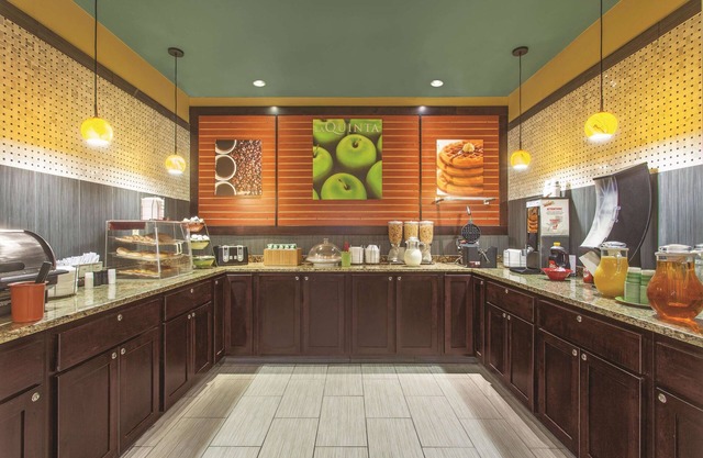 La Quinta Inn & Suites by Wyndham Elizabethtown