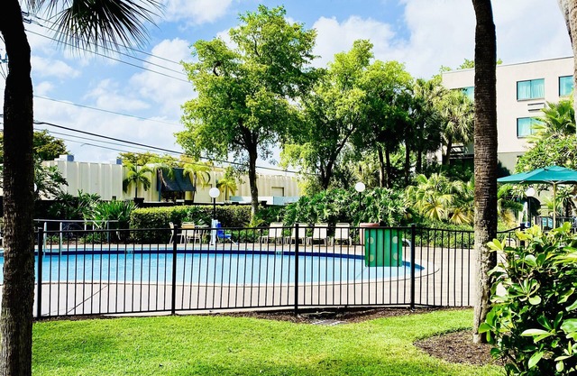 La Quinta Inn & Suites by Wyndham Ft Lauderdale Cypress Cr
