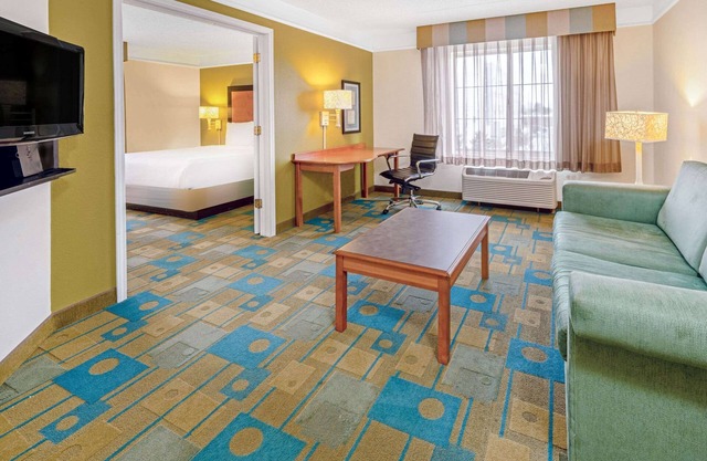 La Quinta Inn & Suites by Wyndham Salt Lake City Airport
