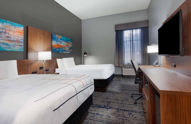 La Quinta Inn & Suites by Wyndham St. Petersburg Northeast