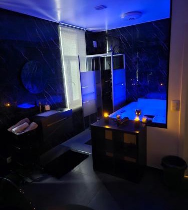 La Suite Gold Jacuzzi
