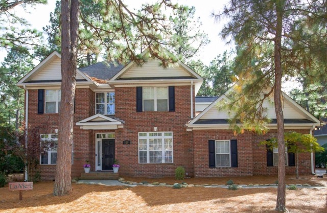 La-Vie #1. Villa located less than 5 miles to the charming Village of Pinehurst.