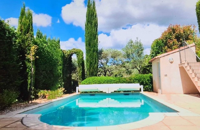 La Villa de la Bastide. Détente au cœur de la Provence Luberon, avec piscine.