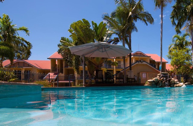 La Villa Beach Crt. King BR A/C Pool 250m from beach, 2km Airlie Central
