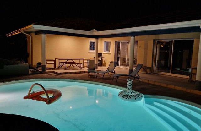 Villa avec piscine en lisière de forêt, à 5mn de la plage !