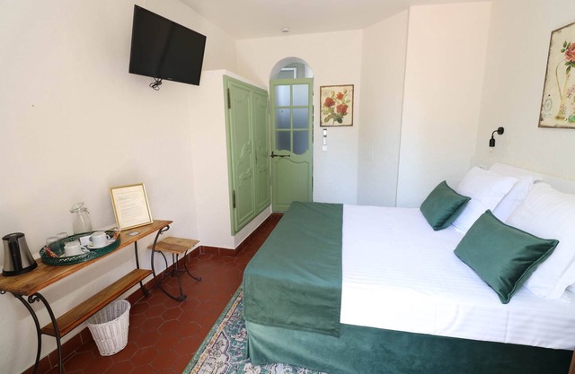 LA Villa Roseraie , Hotel Familial Ouvert Toute L Annee. Animaux Acceptes