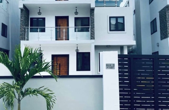 Labone | 4 BDR Apartment | Parking n’ WiFi