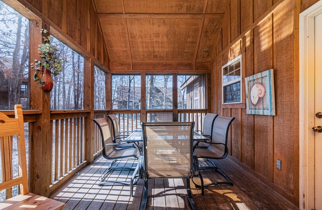 Dog-Friendly Lodge, Open Floorplan, Mins to Silver Dollar City, Golf, Pools