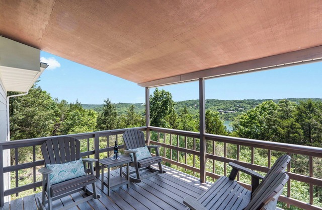Hidden Gem! Open-Walking Trail to the Lake, Minutes to Silver Dollar City!
