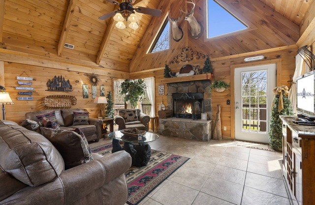 Huge Fire Pit, Hot Tub, Wood Views, Trails End - Real Log Cabin Near Big Cedar