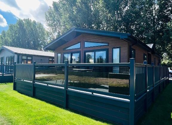 Laburnum Lodge with Hot Tub