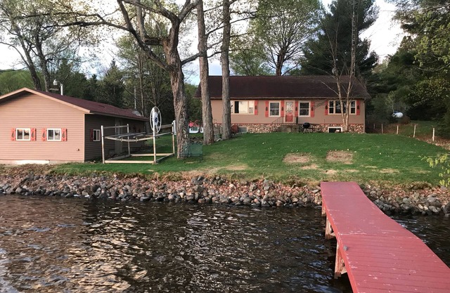Vieux Desert Lake, Maison à 2 niveaux pour 7+, Boat House et utilisation gratuite du kayak