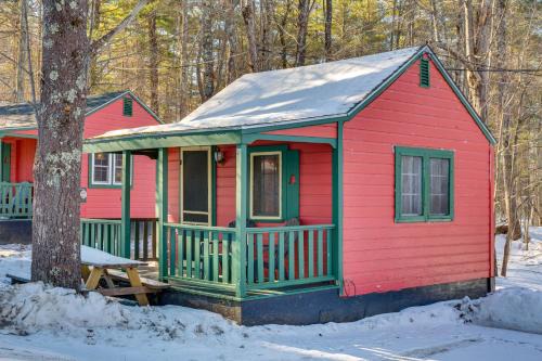 Laconia Retreat half Mi to Lake Winnipesaukee!