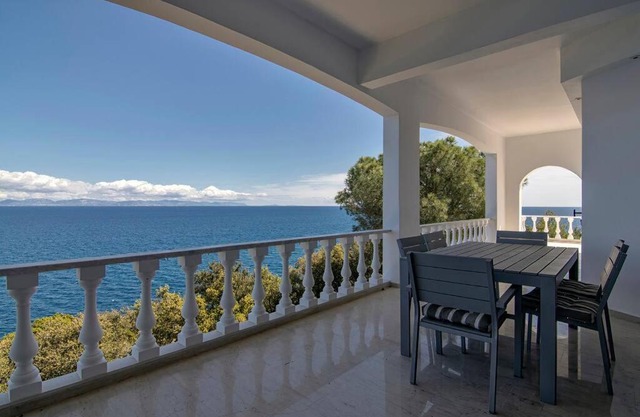 Laconian Collection Villa Big Blue