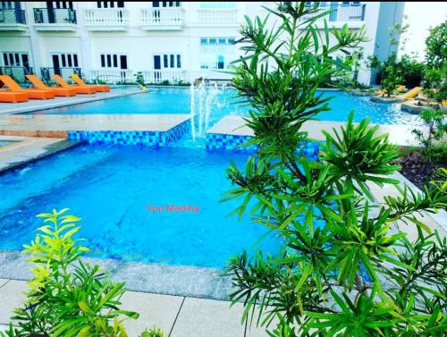 Lafayette Park Square with balcony facing pool view