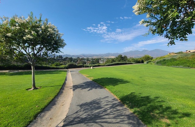 Laguna Paradise 3-bedroom in Aliso Viejo w AC, fitness room, pool, jacuzzi, park