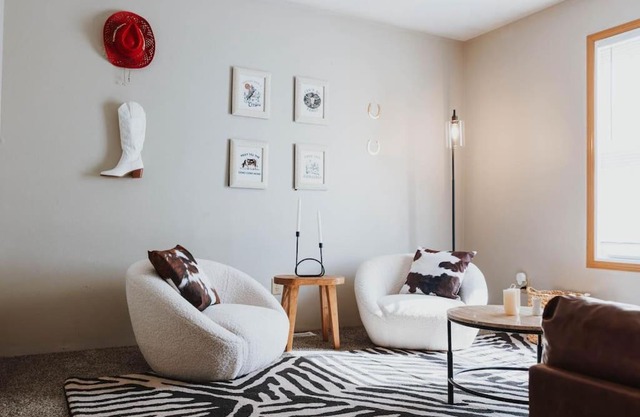 Laid-back - Industrial Chic - Game room