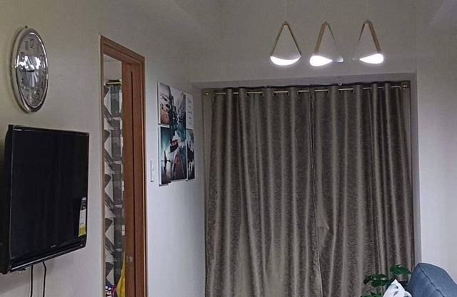 LAJ Staycation Shore3 Residences A City View w/ balcony Close to Mall of Asoa