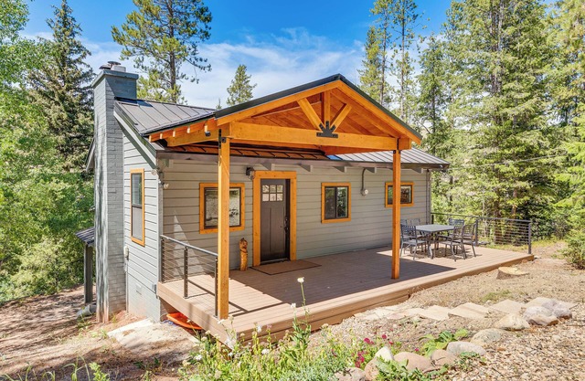 Lake Access, Mtn Views: 'Cooks Cabin' in Kamas!