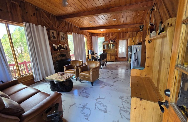 La Piccola-Lake access, Family and pet friendly cabin