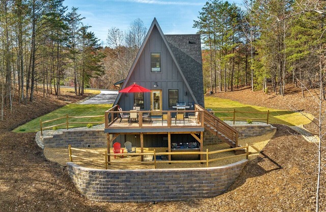 Lakefront,New,Private Dock,Kayaks,HotTub,FirePit