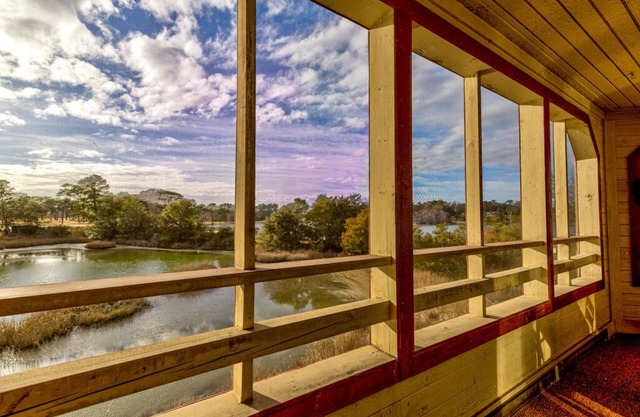 Marais, vue sur le golf, près de l'océan, piscines, tennis, bains à remous, cabane en bord de mer pour le stationnement, grillades