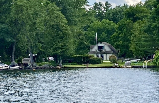Newly remodeled cottage at Lake Dunmore!